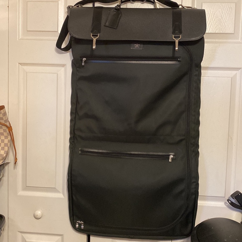 Louis Vuitton Taiga Leather Gibeciere Garment/Travel Bag W/COA - Picture 8 of 17